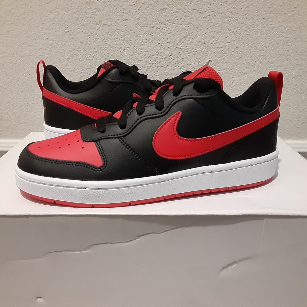 Nike - Picture 4 of 5